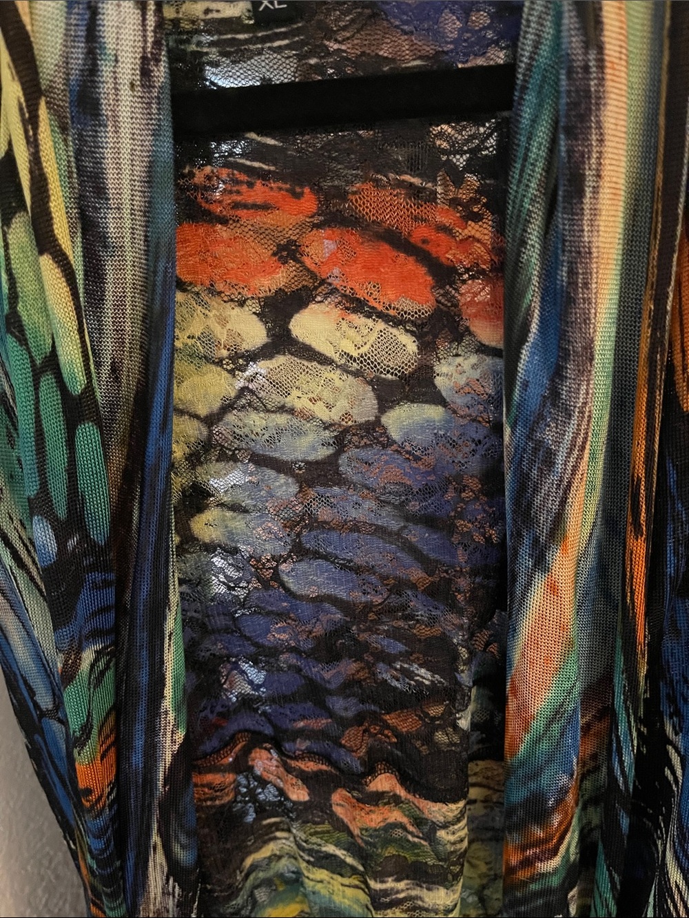 Multicolor Abstract Pattern Lightweight Vest - Picture 3 of 3